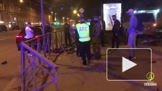 Во время ДТП на Загородном проспекте Hyundai сбил женщину с велосипедом