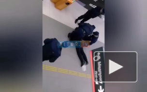 Пьяный мужчина устроил потасовку с охраной на Ладожском вокзале 