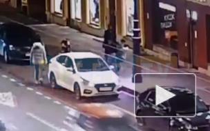 На Большом проспекте Петроградской стороны таксист побил гостей из Азии