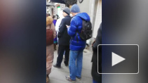 Петербуржцы выстроились в очередь за валютой