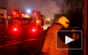В Петербурге сгорел шиномонтаж на Бассейной