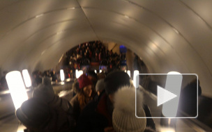 Станция метро "Адмиралтейская" закрыта из-за давки и обилия пассажиров