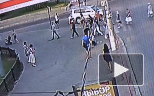 В Волгограде мужчина ударил по лицу проходившую мимо девушку