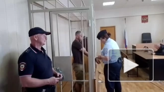 Мужчину, который запустил петарду у Казанского собора, арестовали на 2 месяца
