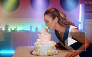 Бузова перевоплотилась в домохозяйку-киборга в новом клипе с Батрутдиновым