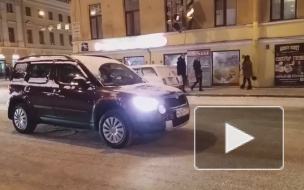 В Петербурге столкнулись две иномарки: одна из них задела пешехода