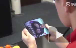 Xiaomi показала на видео свой складывающийся втрое смартфон