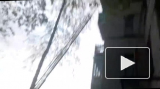 Видео: на Авангардной жители пожаловались на обрушение балкона