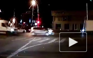 Жуткое видео из Краснодара: байкер протаранил авто