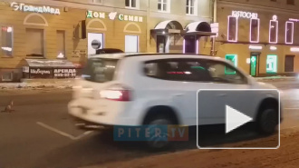 Видео: у "Сенной собрался тройничок из автомобилей