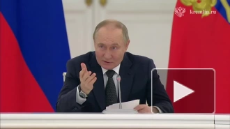 Путин: властям надо работать так же напряженно, как и военные на фронте