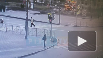 В Купчино такси пробило ограждение и вылетело на тротуар