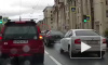 В Невском районе пешеход побежал на "красный" и попал под колеса сразу двух машин