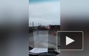 На Новоприозерском шоссе сгорел грузовой автомобиль. На месте ДТП образовалась пробка