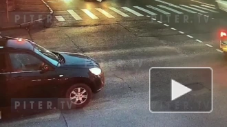На Загородном проспекте столкнулись три машины: видео