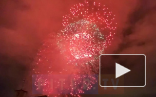 Видео: в Петербурге дали праздничный салют