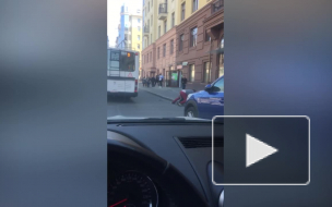 На Малом Проспекте В.О. подрались водители троллейбуса и каршеринга