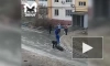 В Амурске врачи "скорой" прокатили пациента на носилках по льду