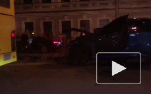 ДТП в Петроградском районе: дорогие иномарки столкнулись лоб в лоб 