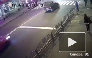 Появилось шокирующее видео наезда Lexus на пешеходов в Харькове (18+)