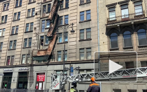 Власти Петербурга назвали  предполагаемую причину обрушения балконов на Кирочной