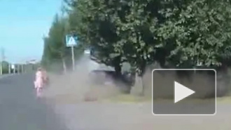 Смертельное видео из Омска: авто задавило пешехода на остановки