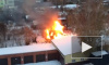 В Красноярске горит одноэтажное здание: появилось видео