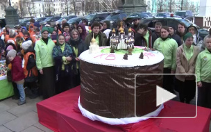 Патриарх Кирилл освятил Пасхальный кулич весом в 1,5 тонны