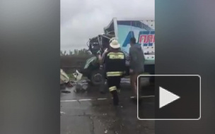 Жуткое видео из Ульяновска: трассу не поделили два большегруза