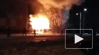 В сети появилось видео пожара в жилом доме Петрозаводска