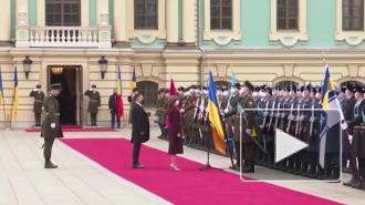 Санду на встрече с Зеленским поприветствовала военных фразой "Слава Украине!"