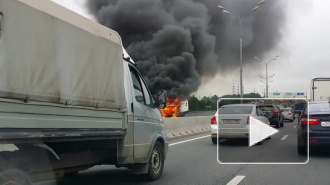 В сети появилось видео полыхающей фуры на 71-ом километре МКАД