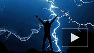 В Тосно молния едва не убила подростка на крыше торгового центра