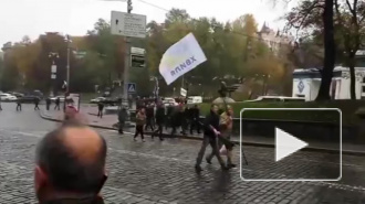 Видео из Киева: Перед оцепленной Верховной Радой народ собирается на митинг Саакашвили