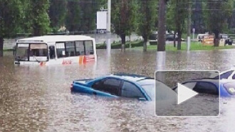 Липецк затопило после ливня с градом: десятки автомобилей затонули, водой залило торговый центр