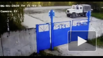 Видео: В Нижегородской области пьяный полицейский насмерть сбил на обочине женщину 