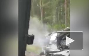Видео:В Челябинской области машину разорвало пополам в ДТП и раскидало по разные стороны трассы
