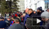 Сергей Цивилев на коленях просил прощения перед собравшимся на митинге кемеровчанами