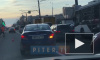 Видео: трамваи застряли в пробке на Просвещения из-за оборванных проводов 