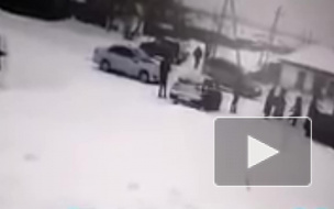 На Алтае машина пошла в занос и сбила 6 человек на остановке