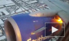 Видео из США: У пассажирского самолета в небе загорелся двигатель