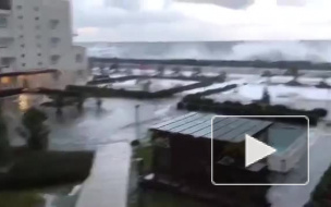 Очевидец снял ужасающий шторм в Сочи