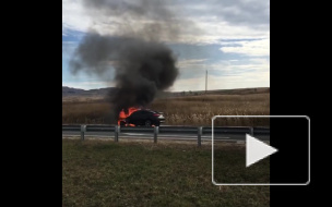 Видео: на трассе Невиномысск - Ставрополь сгорел дорогой BMW X6