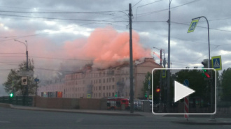 Фото: ночью на Обводном живописно горел расселенный дом