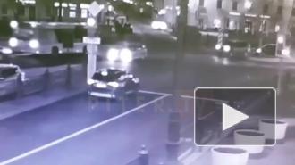 Видео: легковушка осталась без "носа" из-за ДТП на пересечении Садовой и Московского