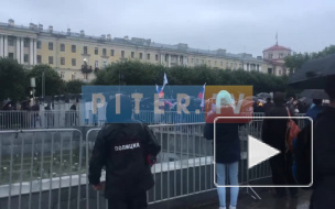 В Петербурге под дождем начался митинг против фальсификаций на выборах 