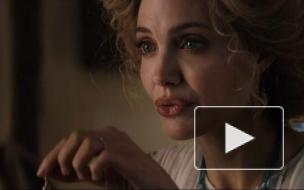 Вышел первый трейлер "Питера Пэна и Алисы в стране чудес" с Анджелиной Джоли
