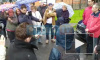Петербуржцы под дождем провели народный сход против застройки Муринского парка