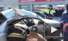 Жуткое видео из Новосибирска: дорогу не поделили два автомобиля