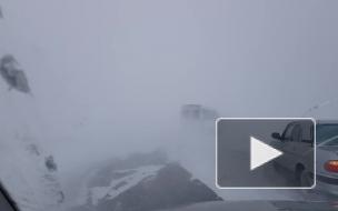 В Челябинской области автобус с туристами застрял на трассе из-за бурана